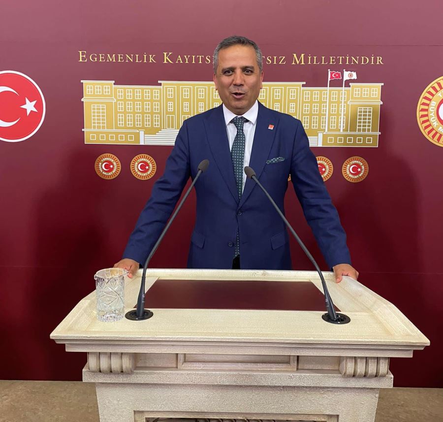 CHP Esenler İlçe Bülent Ütebay istifa etti