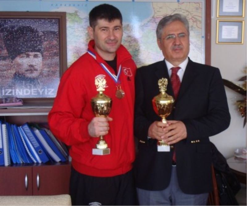 Dünya Sampiyonu Esenler`den