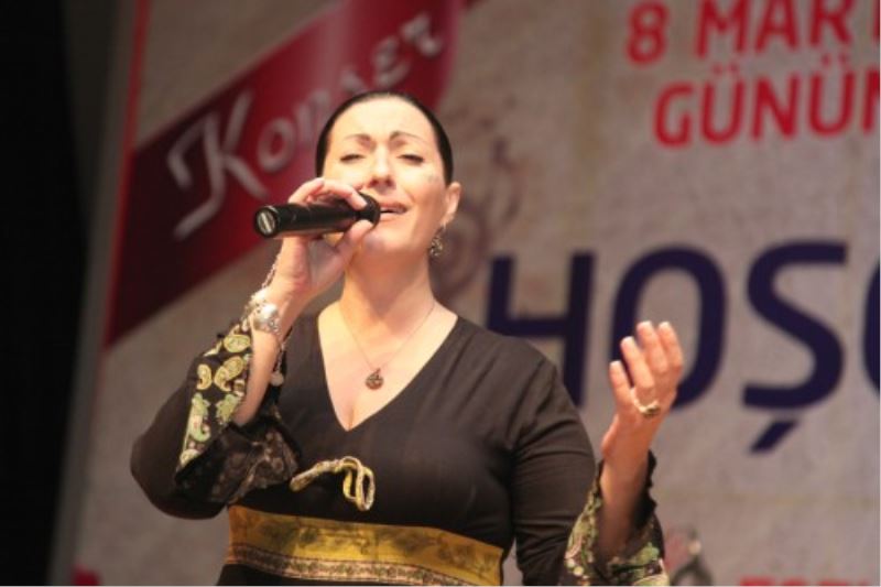 Gülay, Esenlerli Kadinlar Için Söyledi