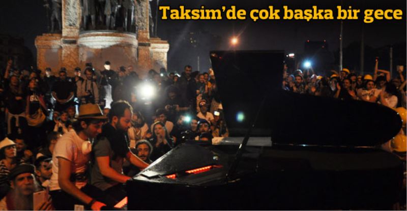 Taksim`de gaz yerine piyano dinletisi