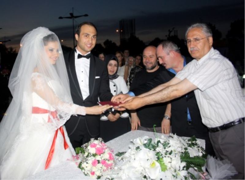 Günes ve Kirmizigül ailelerinin mutlu günü