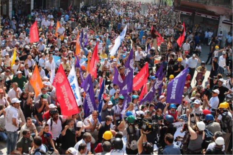 Emekçilerin Taksim yürüyüsüne polis engeli