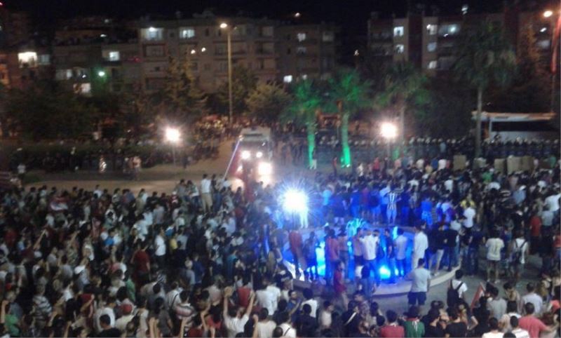 Mersin Erdogan`a karsi duruyor