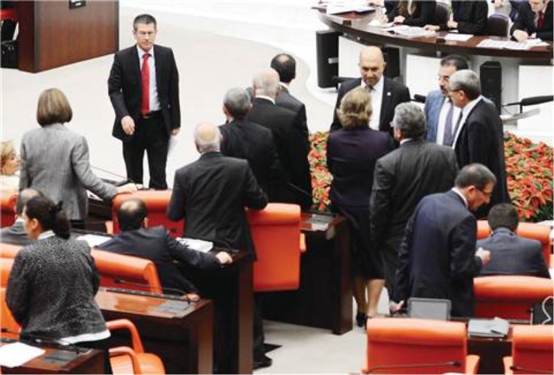 AK Partililer oylamada sasirdi!
