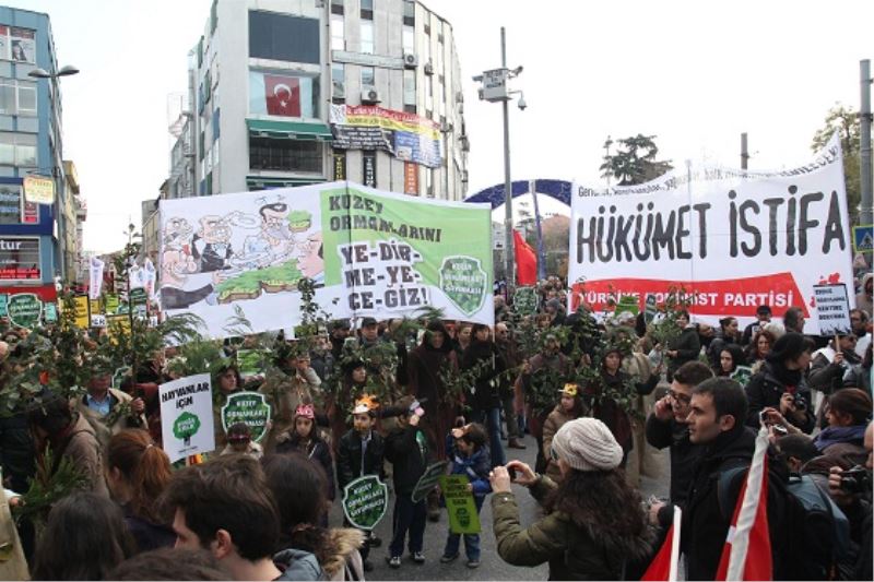 Kadiköy`de onbinler `hükümet istifa` dedi