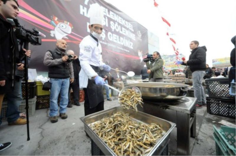 Bagcilar`da Hamsi Ve Kemençe Keyfi