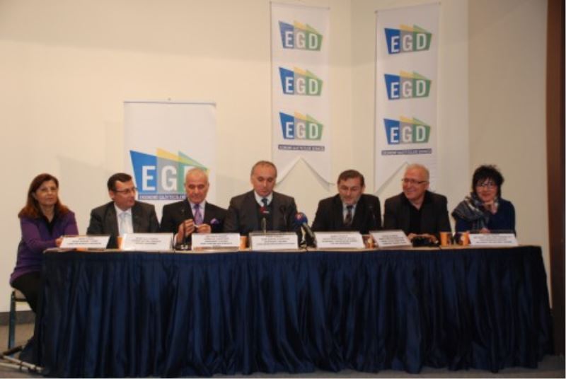 Ekonomi gazetecileri ve turizmciler ile bulustu