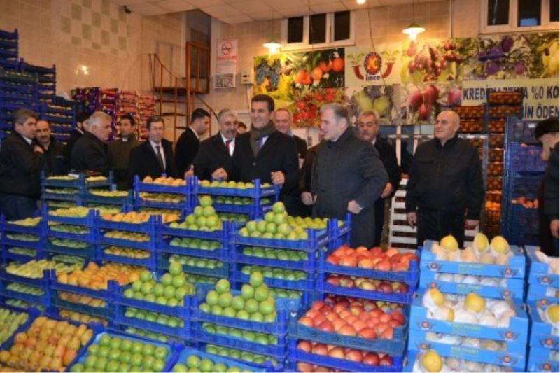 Mustafa Sarigül Hal Esnafini ziyaret etti