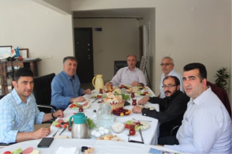 Gazete Esenler Yazarlariyla Gündemi Degerlendirdi.