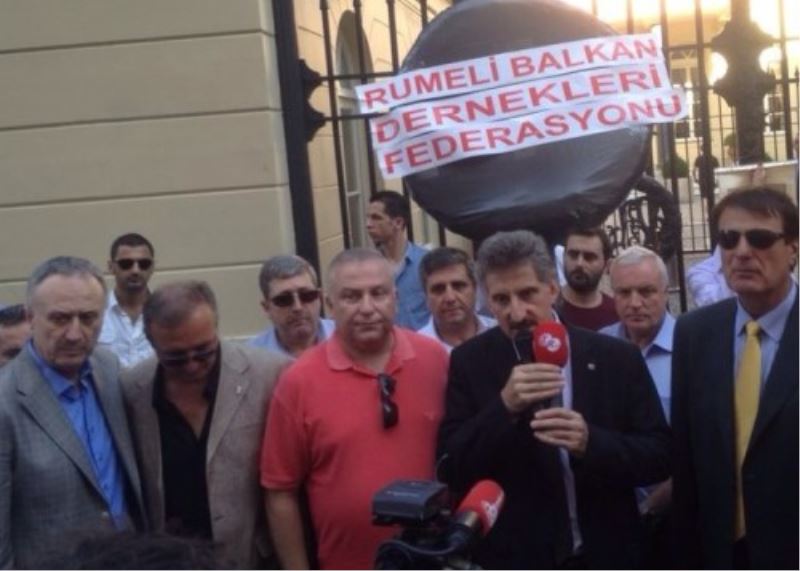 Srebrenica Katliamini Taksim`de Telin Etti