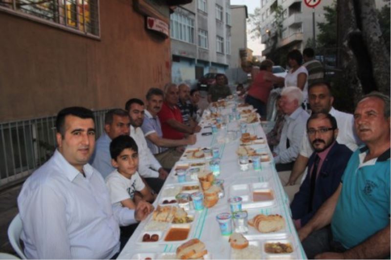 Görme Engelliler Geleneksellesen Sokak Iftarinda Bulustu