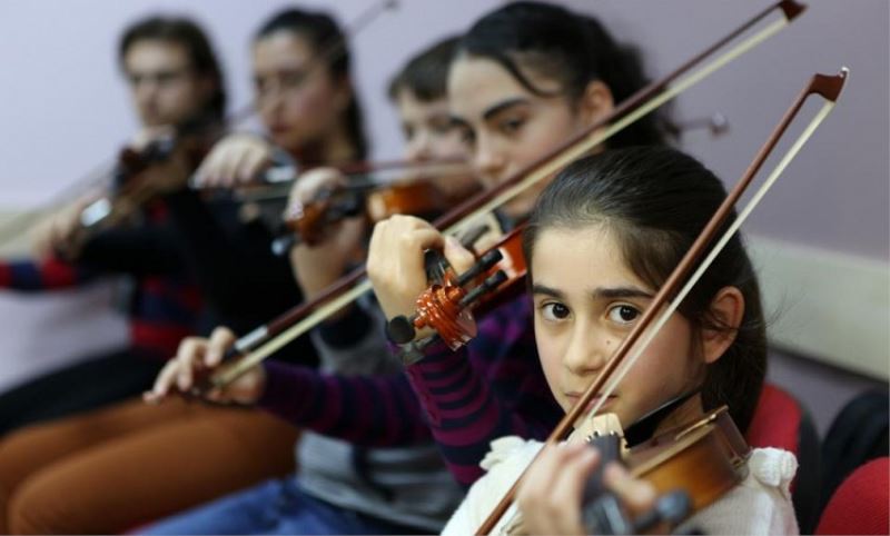 Esev Sanatseverleri Bekliyor