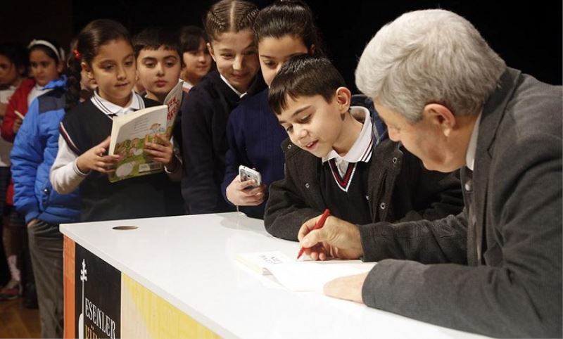 Cüneyd Suavi, Ögrencilerle Bulustu