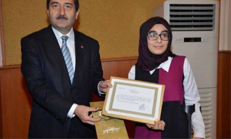 ?`Insanlik Haklari`` adli kompozisyon Birincisi Esenlerden