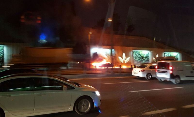 Tem E-5`te Edirnekapi`da Araç Yangini