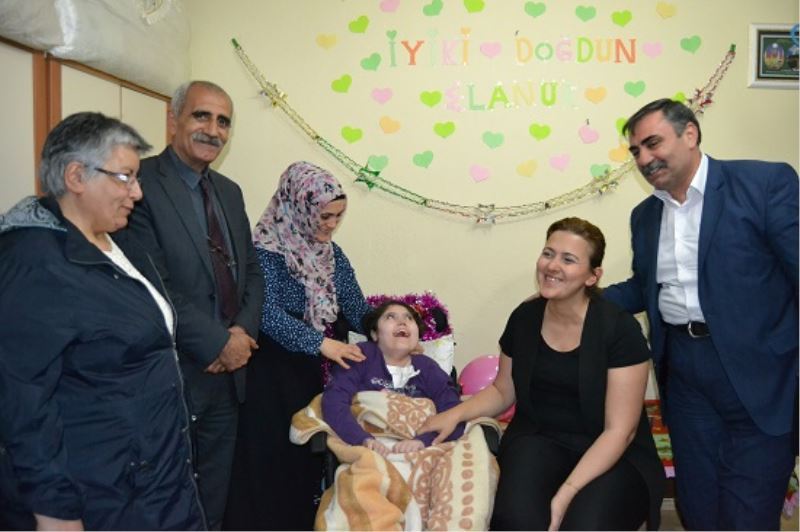 Gülden ?Önce Kendi Çocuklarimizi Sevindirin?