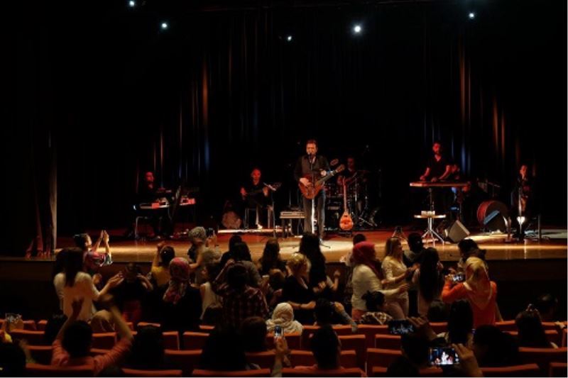 ORHAN ÖLMEZ`DEN MÜZIK ZIYAFETI