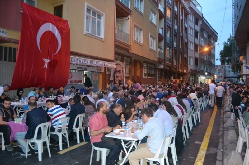 ORTOPEDIK ENGELLILERI SOKAKTA IFTARI YAPTI