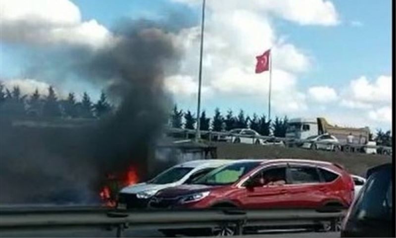 Tekstilkent mevkiinde kamyon yandi