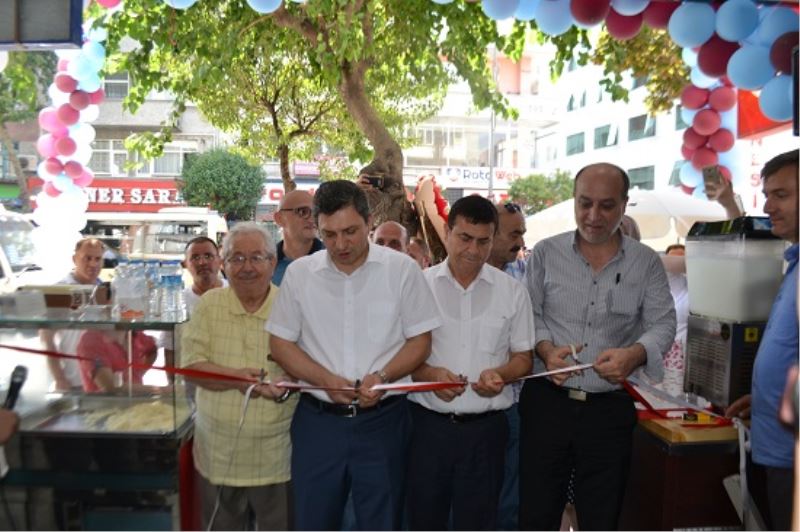 Kaymakam Sahin, Eyüp Isildak`in isyeri açilisindaydi