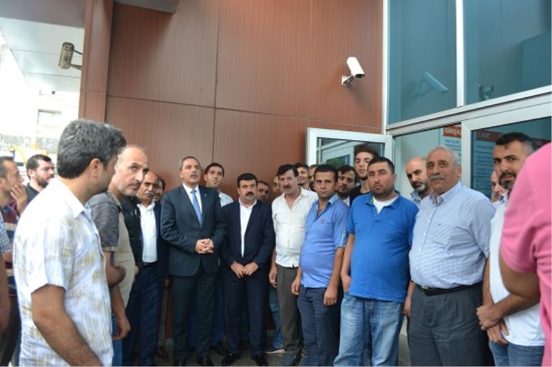 Esenlerdeki Pazarcilar Belediyenin Kapisina Dayandi