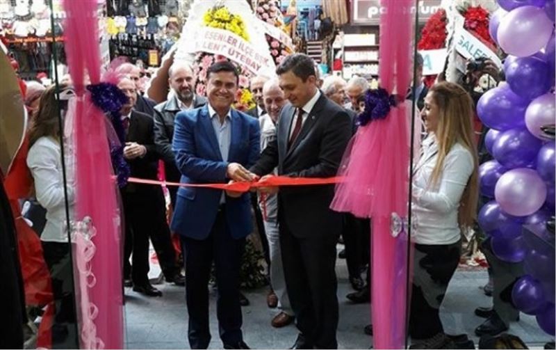 Kaymakam Hulusi Sahin Ayakkabi Magazasinin Açilisin Yapti