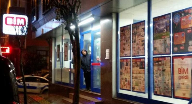Esenler`de BIM markette silahli soygun