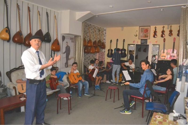 Koç, ?Tüm karanliklar sanatla aydinlanir?