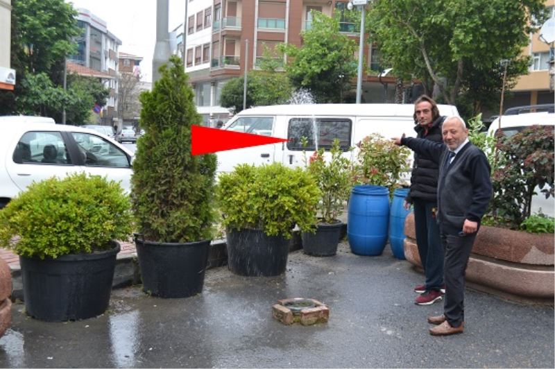 Atisalan`inda su caddeye akiyor ilgilenen yok!