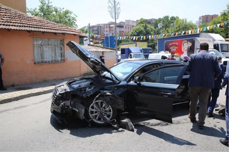 Esenler Belediye Baskani Göksu`nun Araci Kaza Yapti