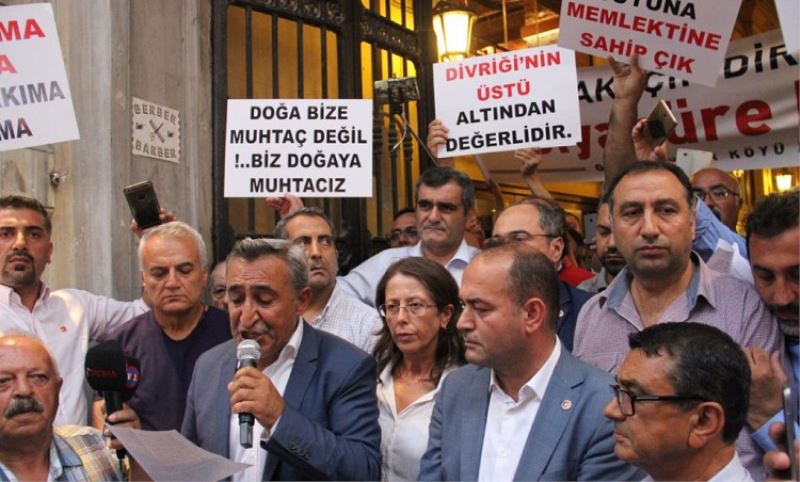 Divrigililerden altin madeni protestosu: Polisin tehditlerine ragmen Istiklal`de yürüdüler
