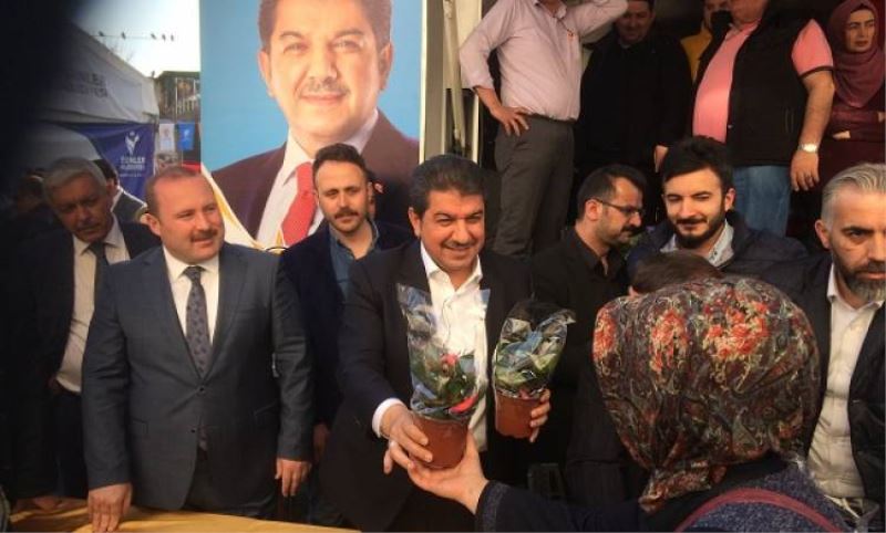 AKP’liler Bahari Çiçeklerle Karsiladilar