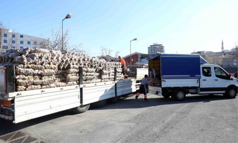 Bagcilar Belediyesi 10 bin aileye 200 ton patates yardimi