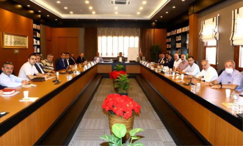 Belediye Baskani Ilçe Baskanlariyla Bir araya Geldi
