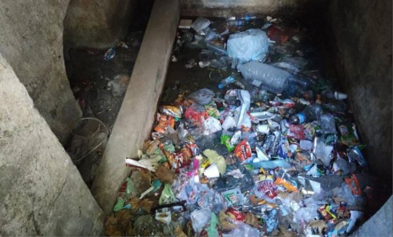 Esenler'de en az 400 yillik tarihi yapi çöplüge döndü