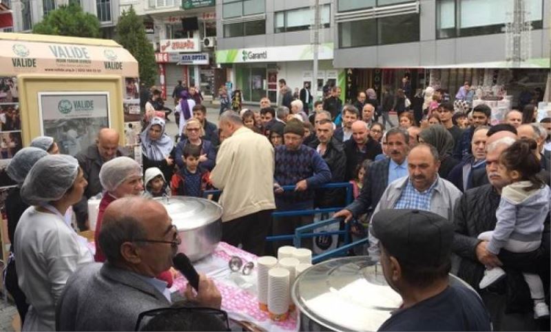 Esenler'deki canlar,"Asurenin Kardeslik ve Baris Hizmet etmesini"