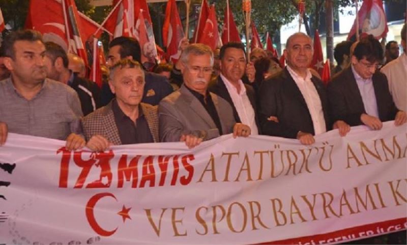 Esenler Tekin'le Costu - 19 Mayis 'Mesaleli Yürüyüs'