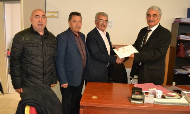 Esenlerin Tek Solcu Meclis Üyesi Mazbatasini Aldi