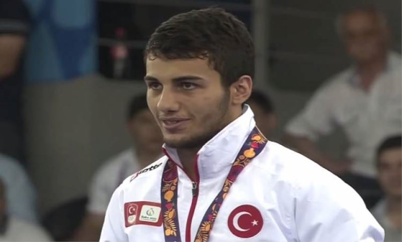 Esenlerli Burak Uygur Tokyo’da altin madalya kazandi