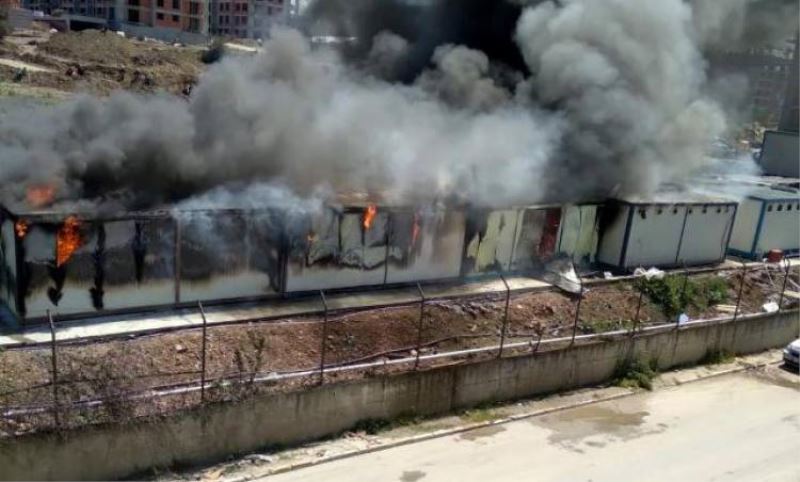 Giyimkentte Insaat isçilerinin kaldigi konteynerlerde yangin