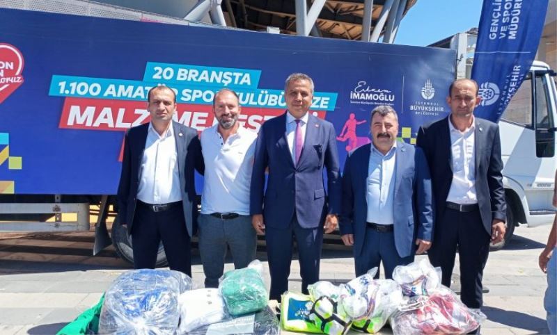 IBB’den Esenlerdeki amatör Futbol Spor kulüplerine spor malzemesi destegi