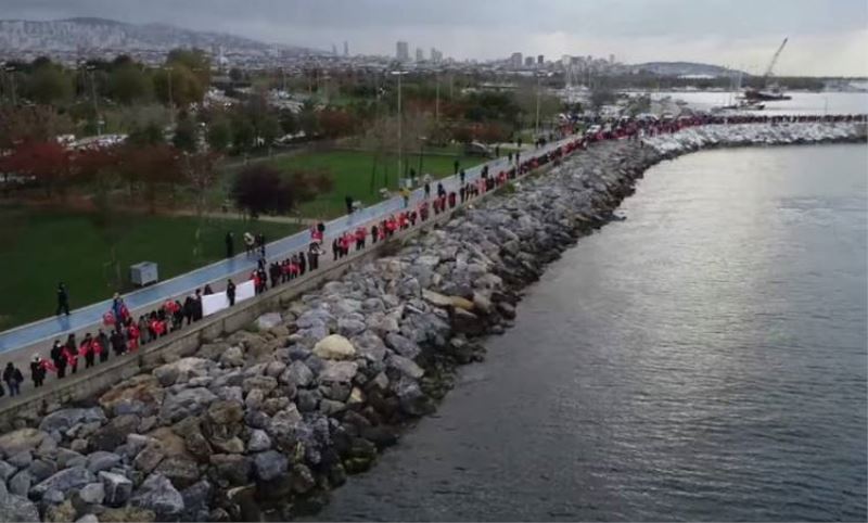 Maltepe'de tek ses, tek yürek "Ata'ya saygi zinciri" olusturuldu