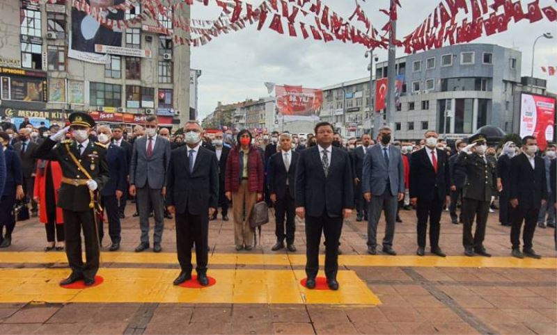 Maltepe’de Çelenk Sunumu Ile 29 Ekim Kutlamalarina Basladi