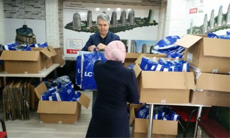 Muhtar Yavas Hayirsever Yardimi Dagitti!