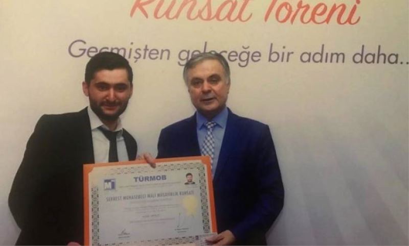Oguz Deniz, En Genç Mali Müsavir Olarak Sertifikasini Aldi
