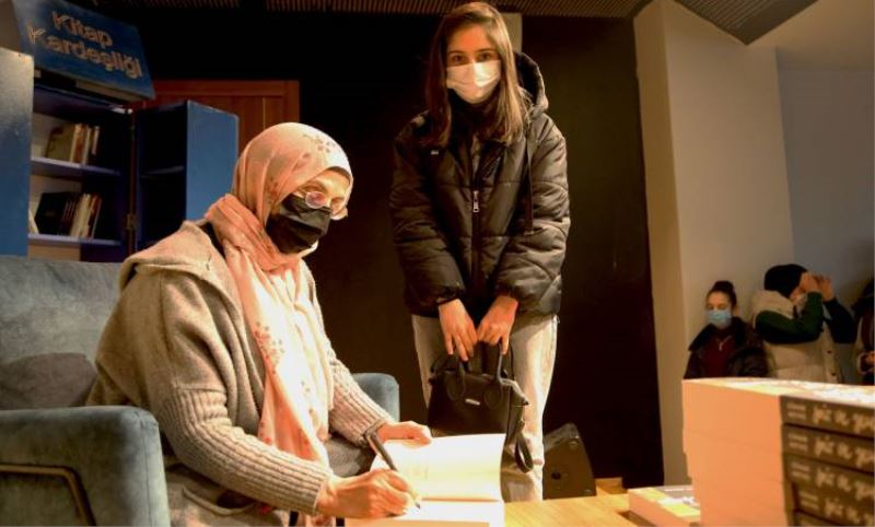 YAZAR AKTAS ESENLER’I KONU ALAN KITABINI ANLATTI